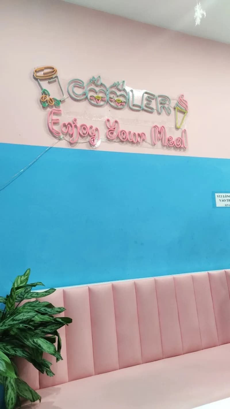 View of Local Sóc Sơn Ice Cream and Beverage Shops in Sóc Sơn, HN