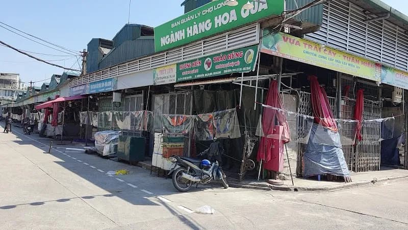 View of Long Biên Flower Market Food Court in Long Biên, HN