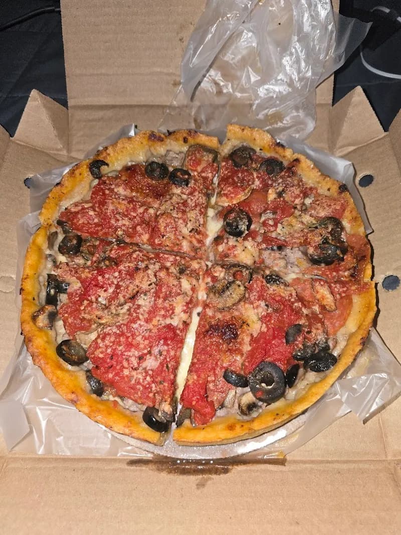 View of Lou Malnati's Pizzeria in Oak Lawn, IL