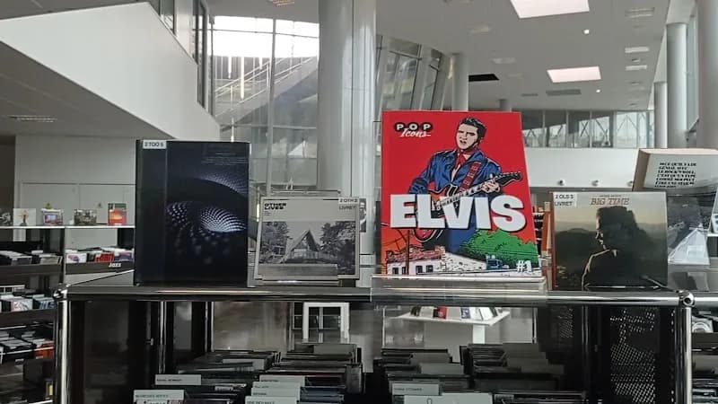 View of Médiathèque de l'Abbaye - Nelson Mandela in Créteil, IDF