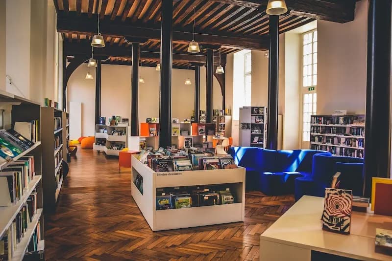 Médiathèque Municipal De Fontainebleau library in Fontainebleau, IDF