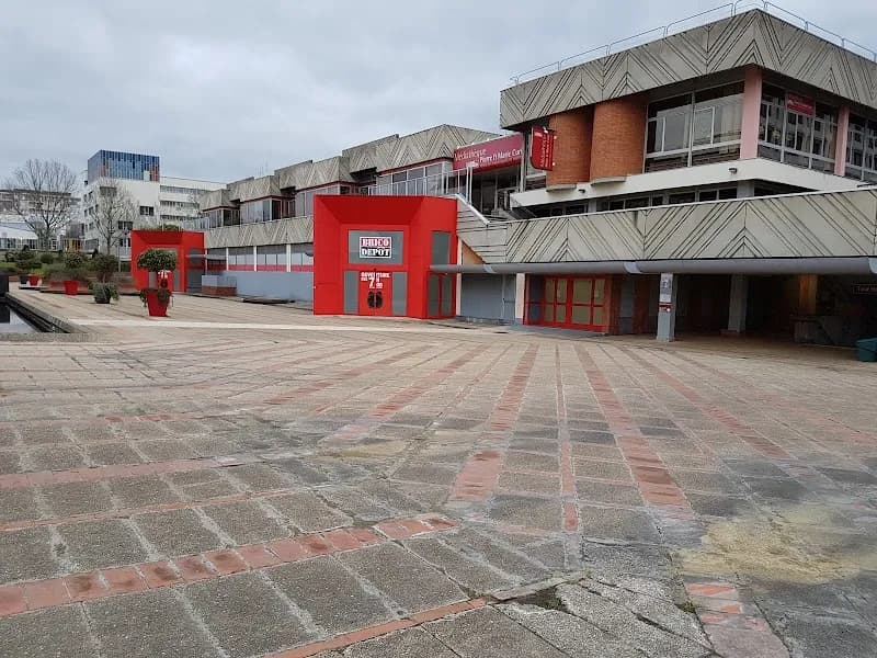 View of Médiathèque Pierre-Et-Marie-Curie in Nanterre, IDF