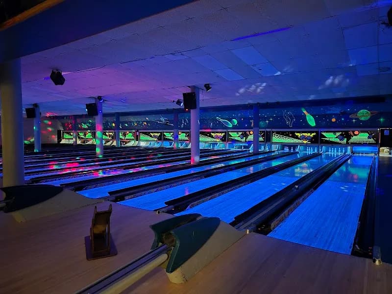 Markham Bowl bowling alley in Markham, ON