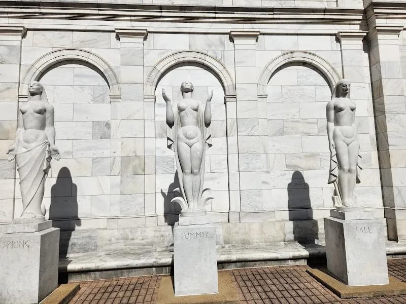 View of Memphis Brooks Museum of Art in Midtown, TN