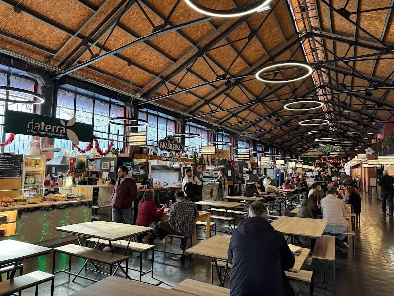 Mercado Beira-Rio food court in Miragaia, Porto