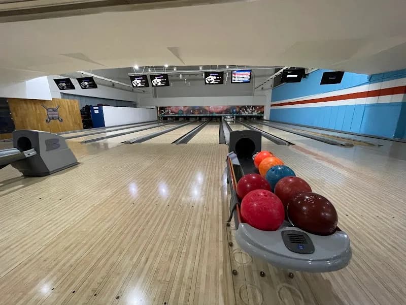 Metropolitan Bowling Center bowling alley in Athens, ATT