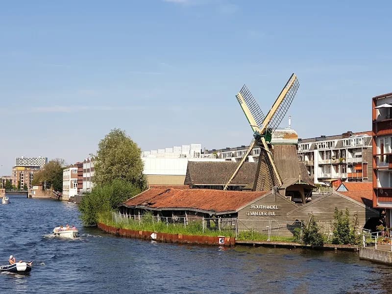 Molen De Otter monument in Edam, NH