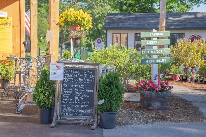 Moulton Farm farm in Weare, NH