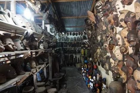 MWENGE WOODCAVERS MARKET cultural center in Dar es Salaam, DS