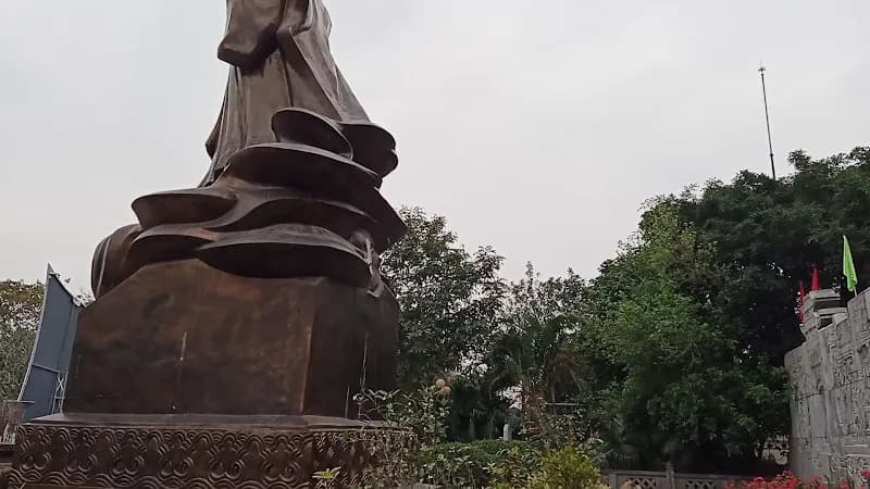 View of Đền Nguyên Phi Ỷ Lan in Thanh Xuân, HN