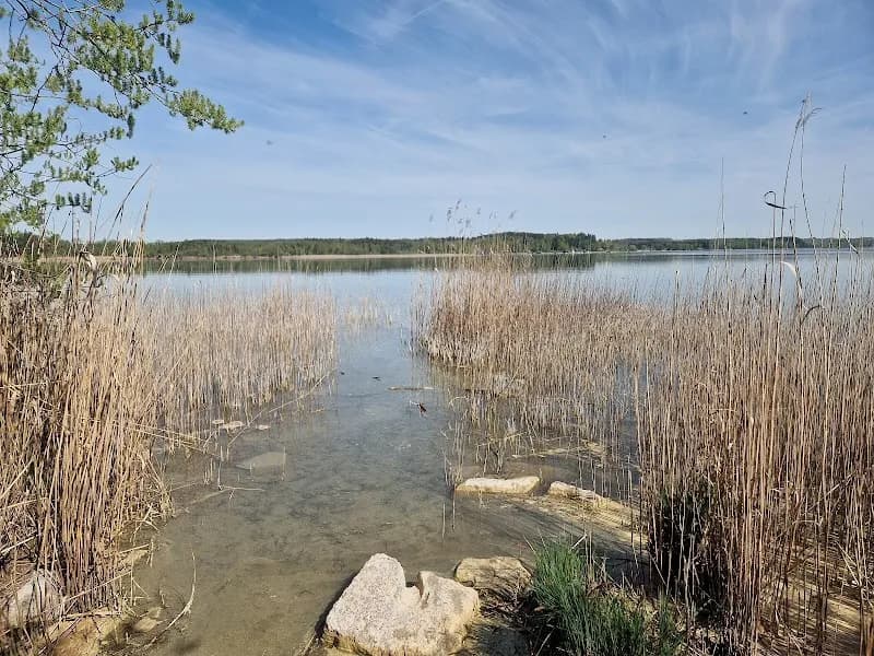 View of Naherholungsgebiet Südufer Beach in Martinsried, BY