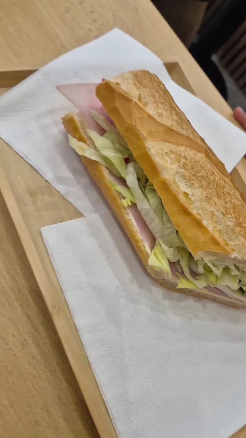 View of Neighborhood Ice Cream Shop (Chez Maman) in Auderghem, BRU