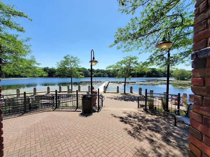 View of Newburgh Pointe in Livonia, MI