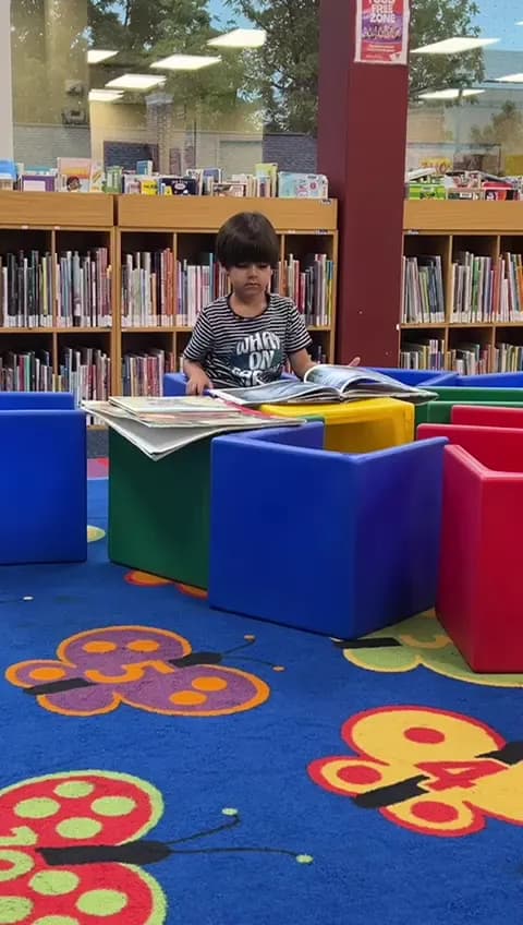 View of Newmarket Public Library in Newmarket, ON