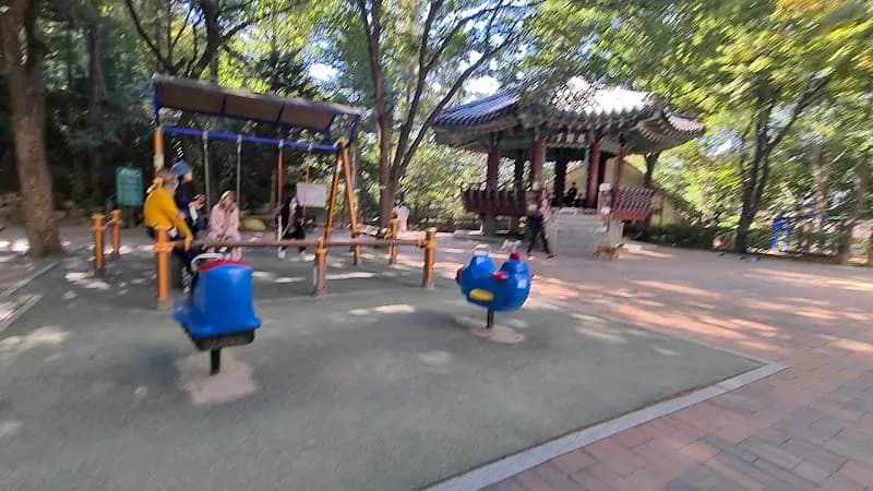 View of Nonhyeon-ro Park in Apgujeong, SE