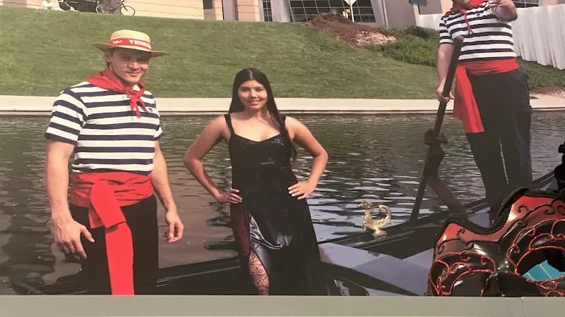 Old World Gondoliers service in Indianapolis, IN