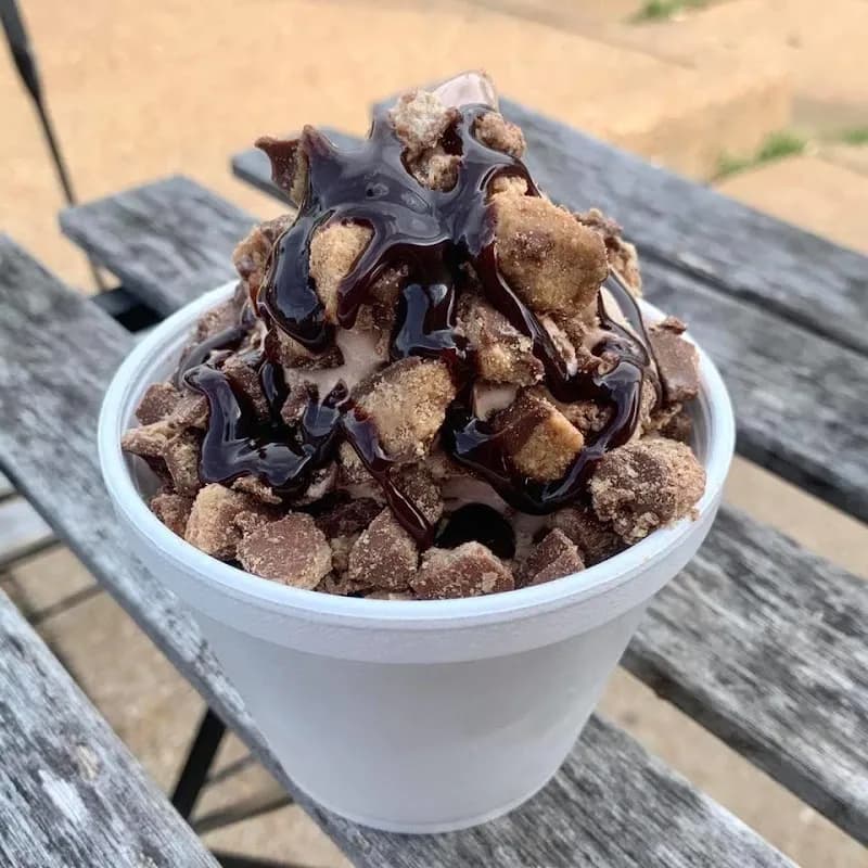 View of Ollie's Frozen Custard in Fenton, MO