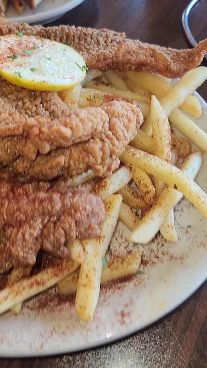 View of Orlandeaux’s Café in Lakeview, LA