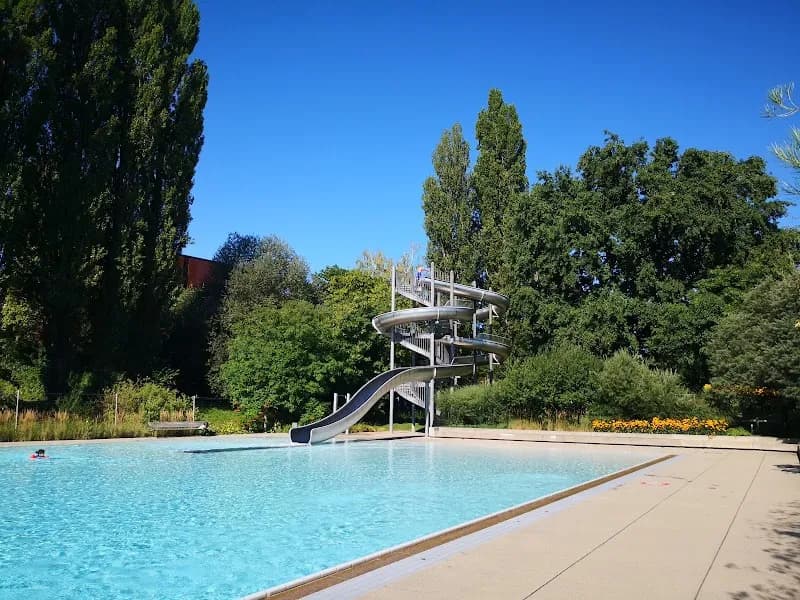 Outdoor Swimming Pool Seebach swimming pool in Seebach, ZH