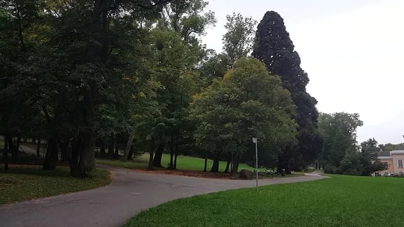 View of Pötzleinsdorfer Schlosspark in Strebersdorf, VIE