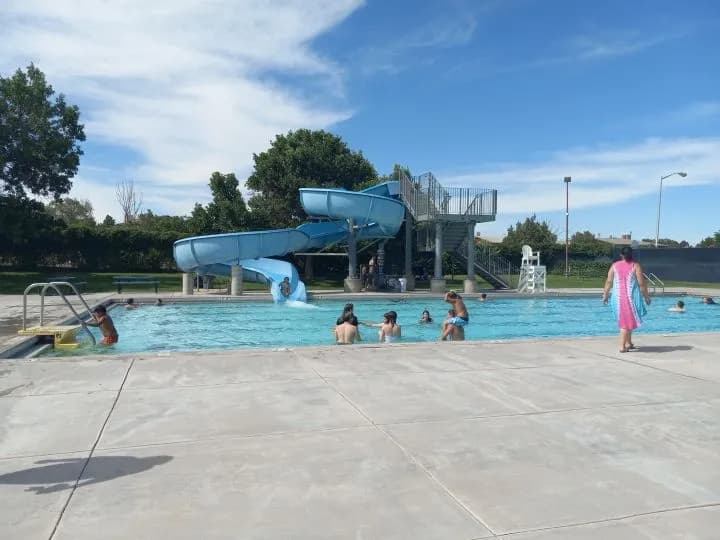 Paradise Hills Pool ( card / cash) swimming pool in Paradise Hills, NM