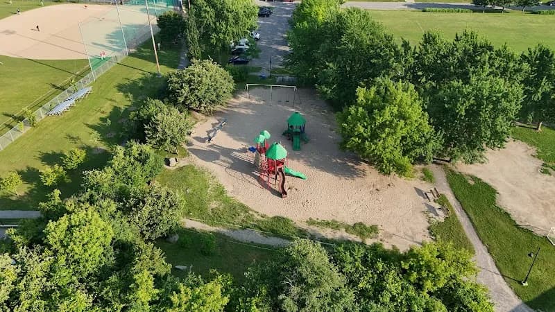 Parc de la Vallée park in Beaconsfield, QC