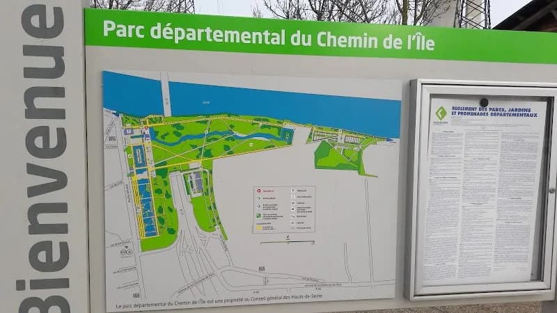 View of Parc du Chemin de l'İle in Nanterre, IDF
