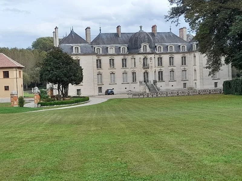 Parc et Château de Jeurre castle in Étampes, IDF