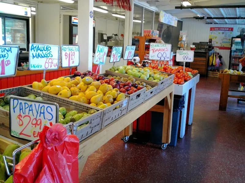 View of Parkesdale Farm Market in Plant City, FL