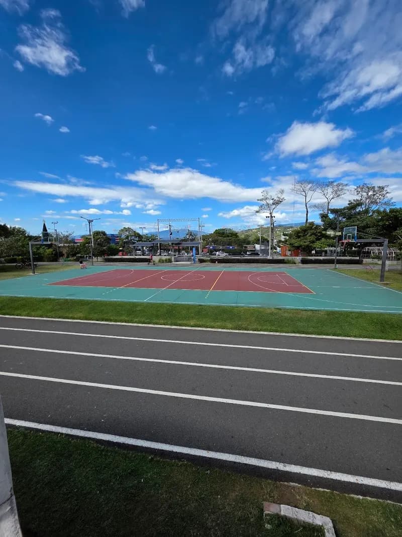 Parque Ecológico Santa Ana nature in Santa Ana, SJ