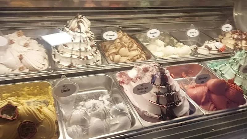 View of Pastelaria Gelataria Espinho in Espinho, Porto