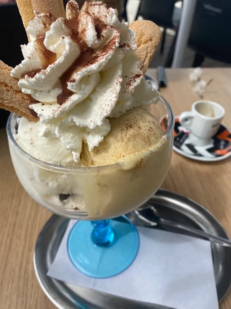 View of Pastelaria Gelataria Espinho in Espinho, Porto