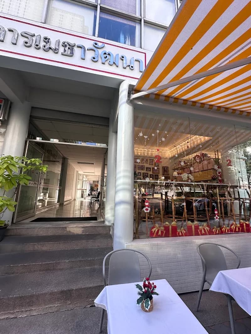 Patisserie Royale cafe in Lumphini, BKK