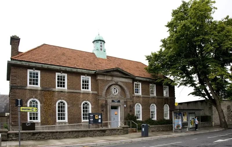 Pembroke Library library in Ballsbridge, D