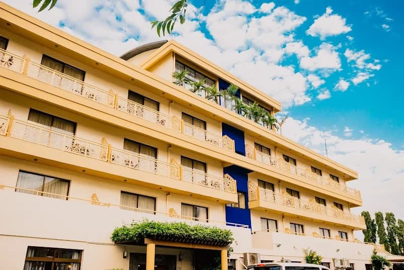 Peninsula Hotel Beach Club swimming in Msasani, DSM