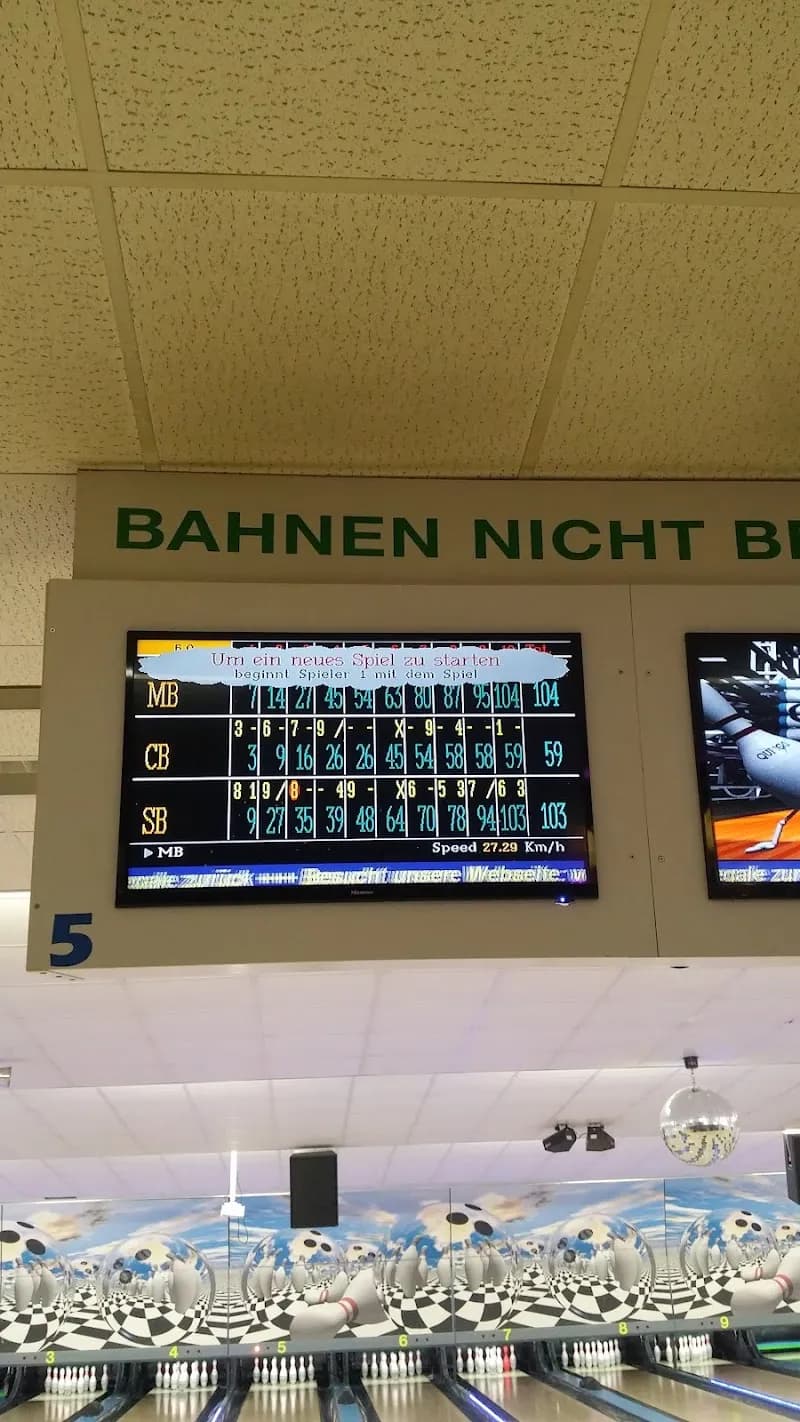 View of Penzinger Sportplatz Recreation Center in Penzing, VIE