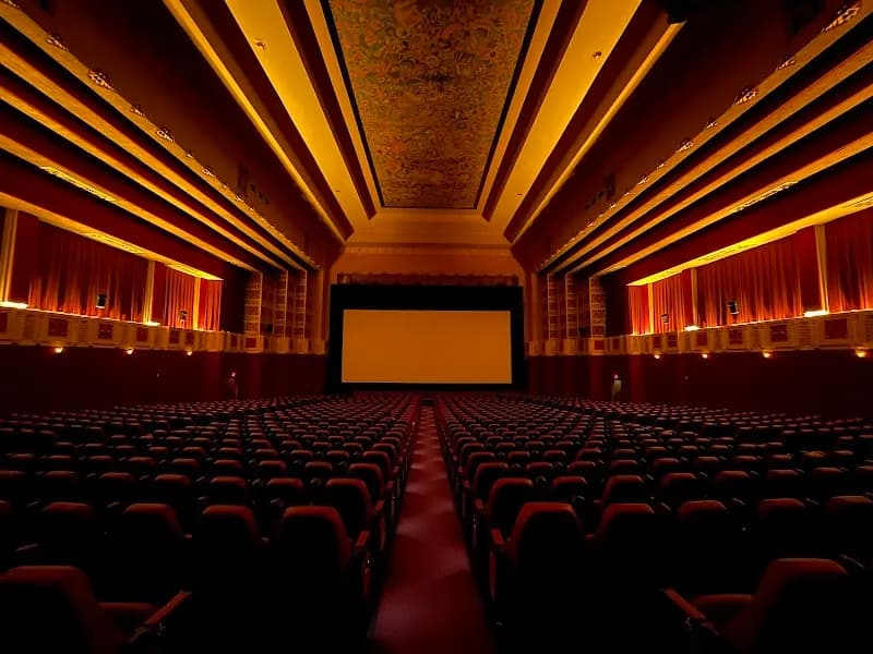 Pickwick Theatre movie theater in Park Ridge, IL
