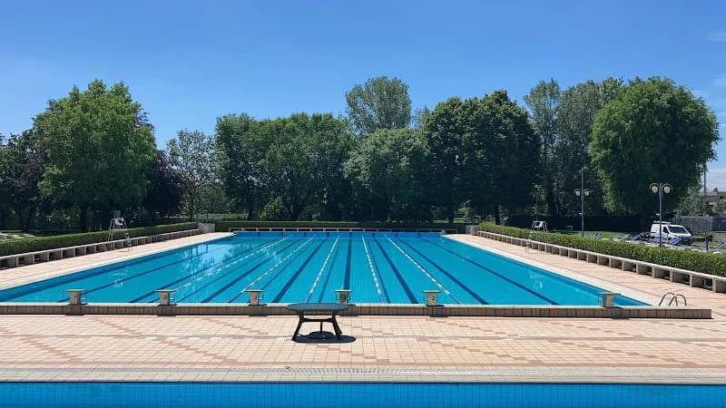 Piscina Comunale Molinello swimming pool in Rho, Lombardy