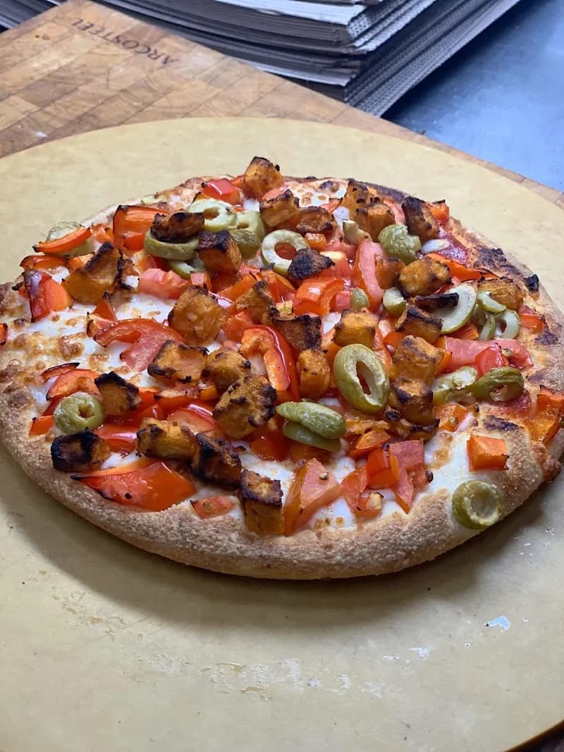 View of Pizza Hut Givatayim in Givatayim, TA