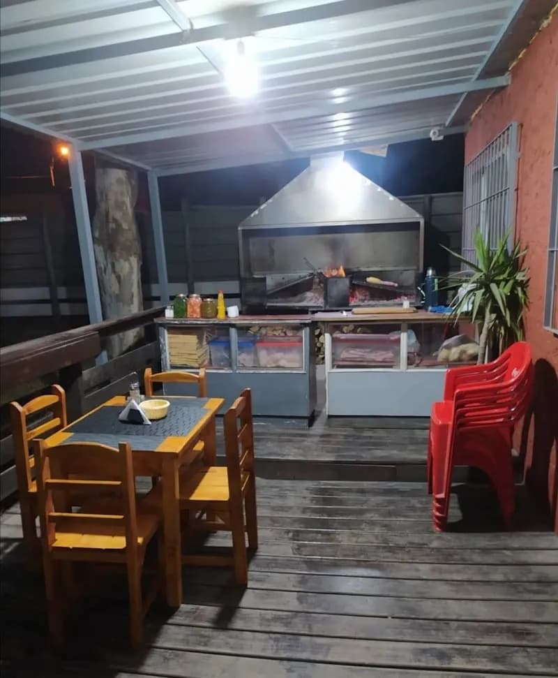 View of Pizzería La Familia in Canelones, CA