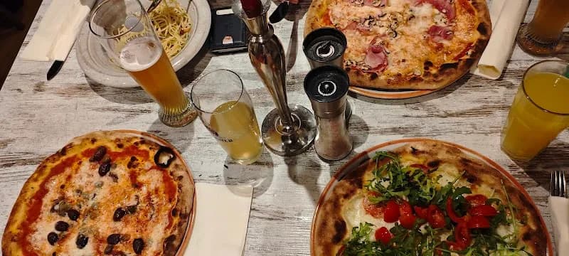 View of Pizzeria da Luigi & Enzo in Gilching, BY