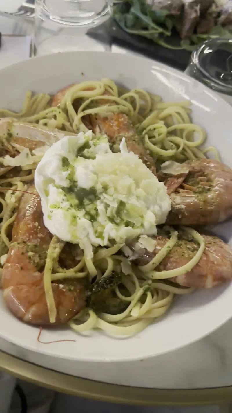 View of Pizzeria Mamma Mia in Golfe-Juan, PACA