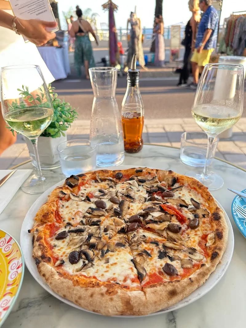 View of Pizzeria Mamma Mia in Golfe-Juan, PACA