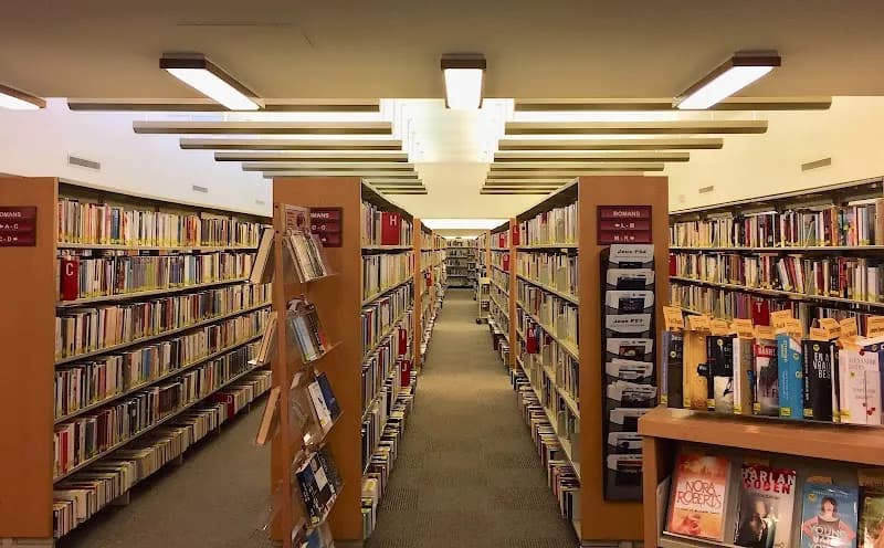 View of Pointe-Claire Public Library in Pointe-Claire, QC