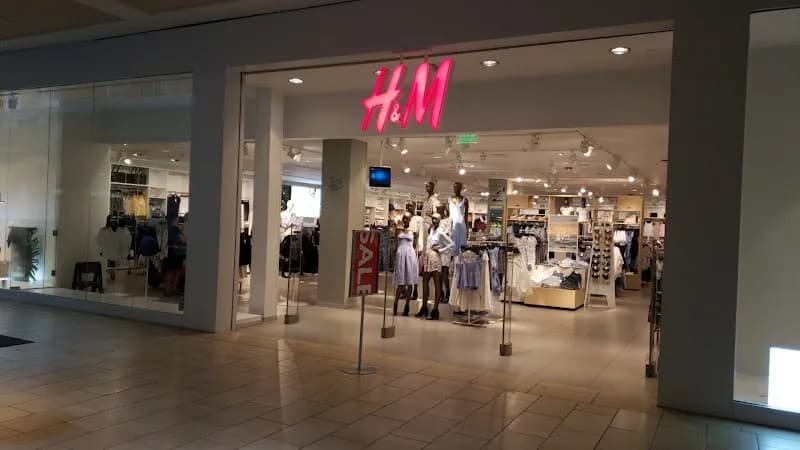 Polaris Fashion Place shopping mall in Lewis Center, OH