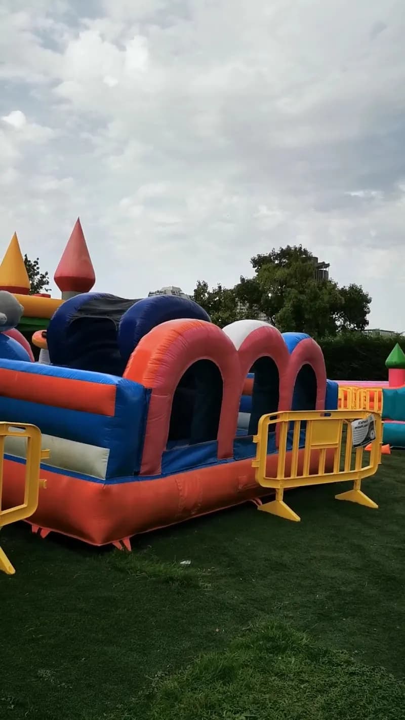 View of Pool Leisure Island waves in Créteil, IDF