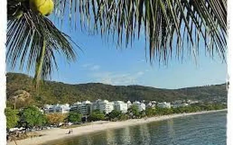 Praia de Charitas beach in Niterói, RJ