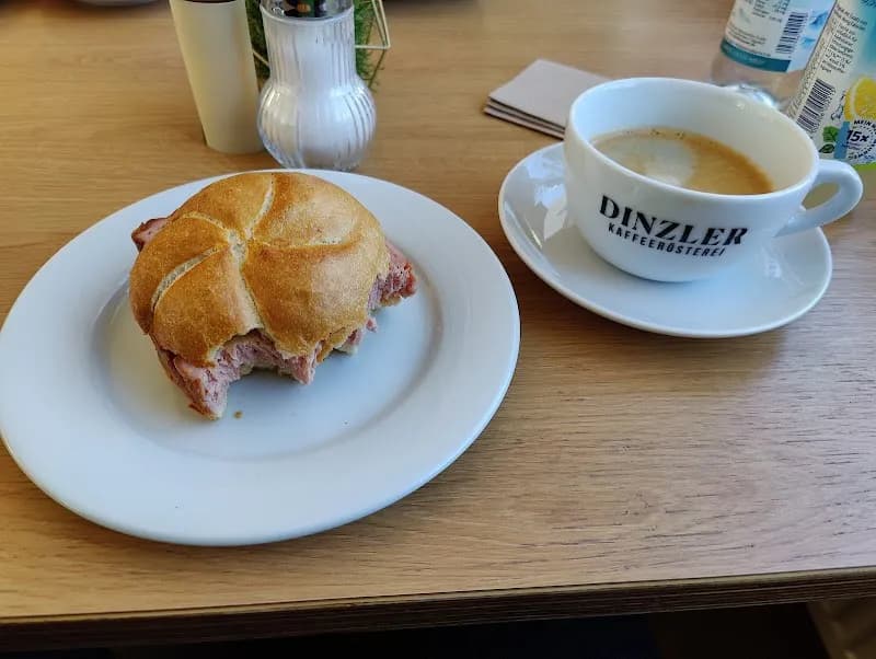 View of Ratschiller's Bäckerei und SB Café in Neubiberg, BY