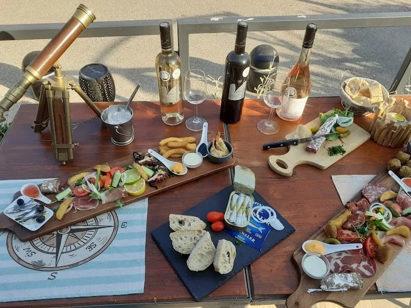 View of Restaurant Le Mistral in Théoule-sur-Mer, PACA