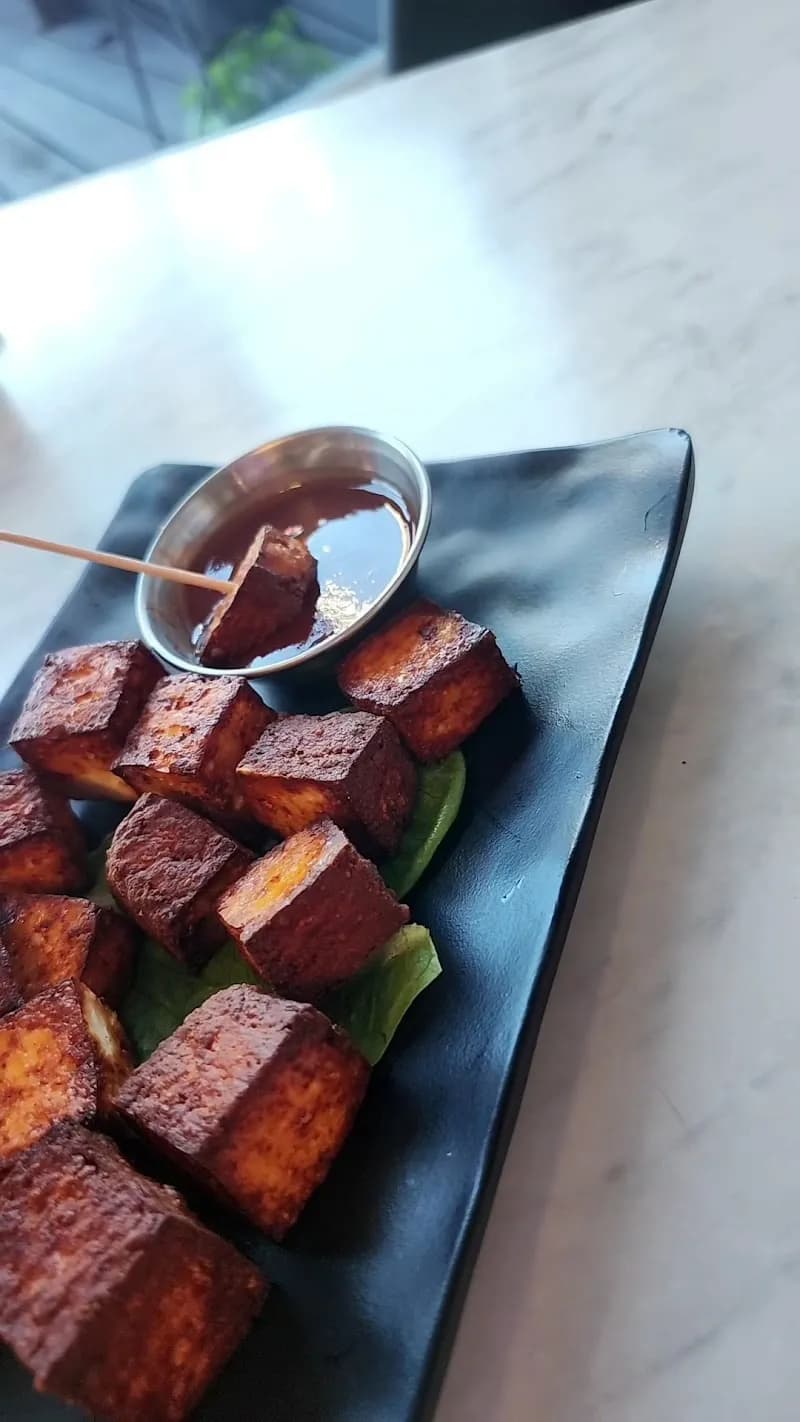 View of Restaurante El Criollo in Toa Baja, PR